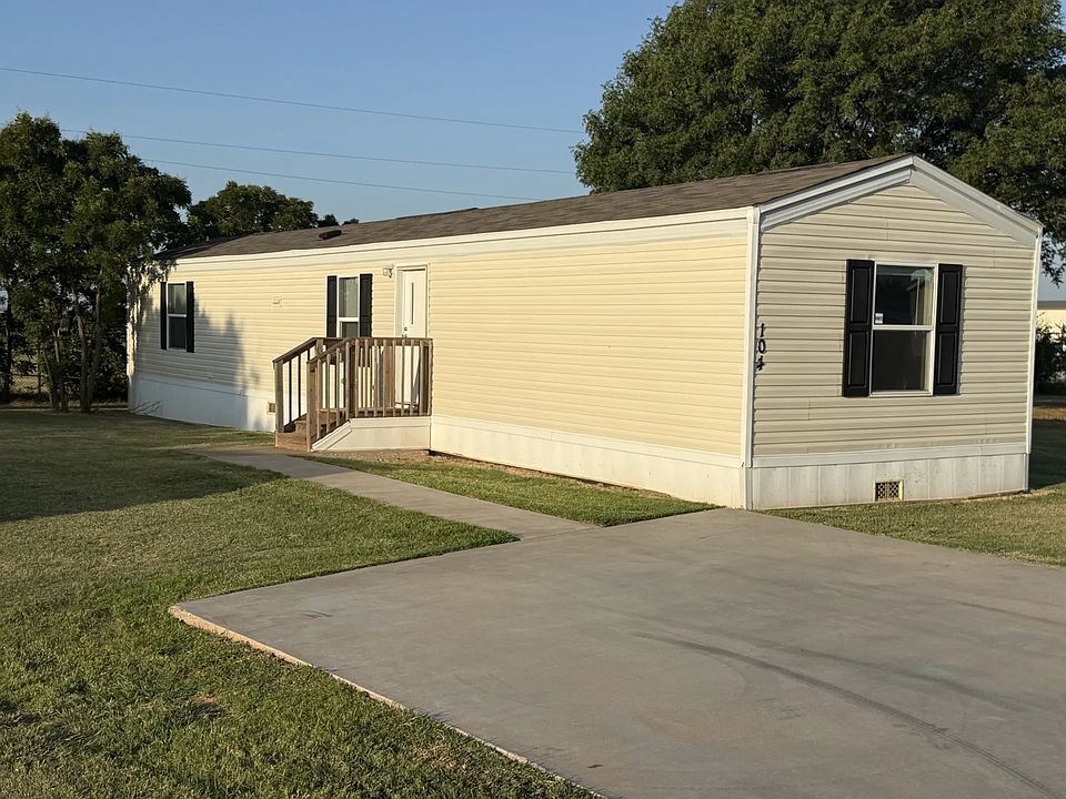 1st image of 104 Becky Dr #104