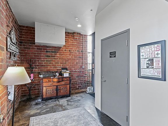 3rd image of 209 E Washington St APT 5