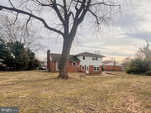 3rd image of 11 Fountain Ct