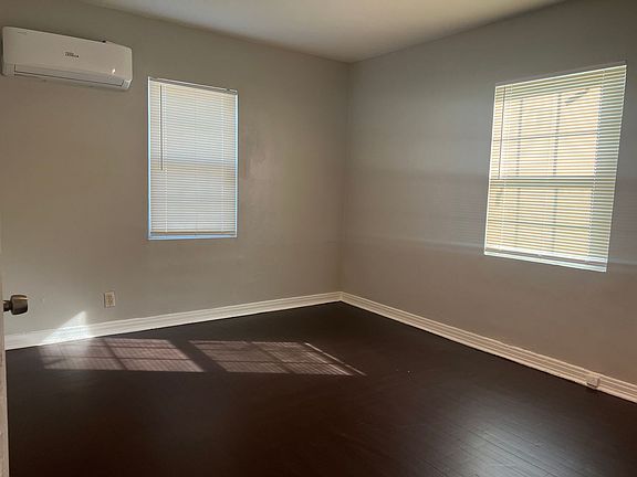 4th image of 5432 Como Dr
