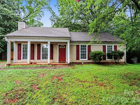 8804 Royal Scot Ln, Charlotte, NC 28227
