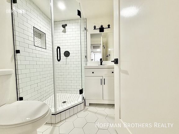 4th image of 6223 W 6th St #1/2