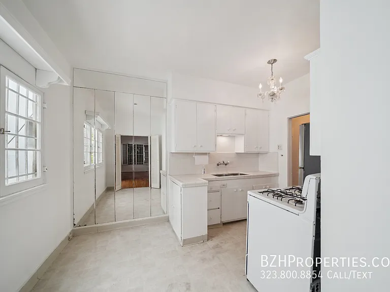140 S Elm Dr #1 — Photo 3