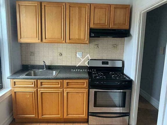2nd image of 307 12th St APT 23