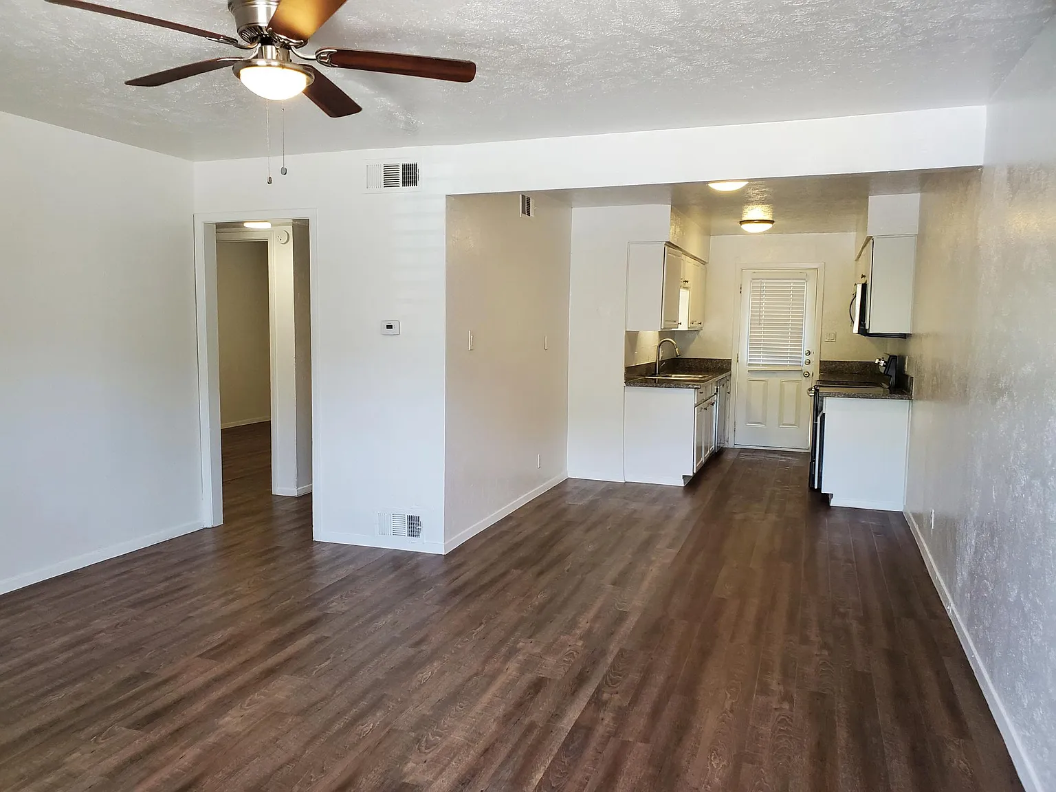 2 bed, 900 sqft, $1,350 — Photo 1