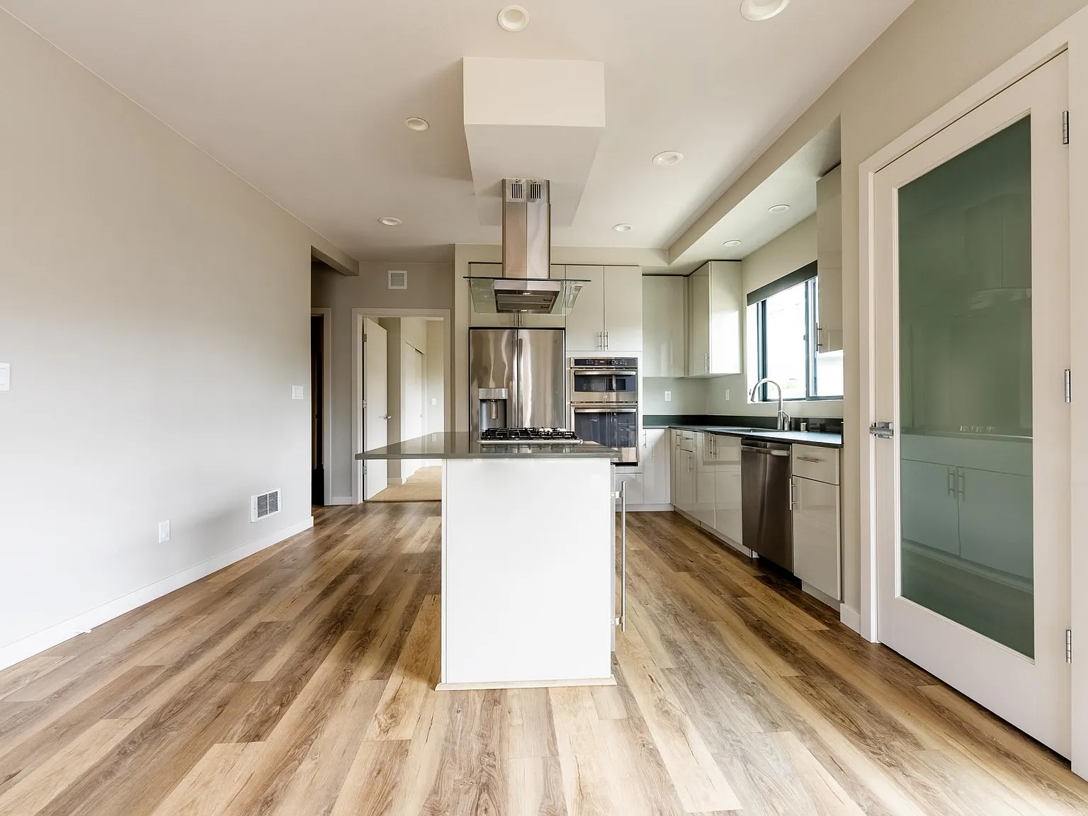 2 bed, 1189 sqft, $2,995 — Photo 4