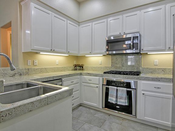 5th image of 213 Azevedo Cir