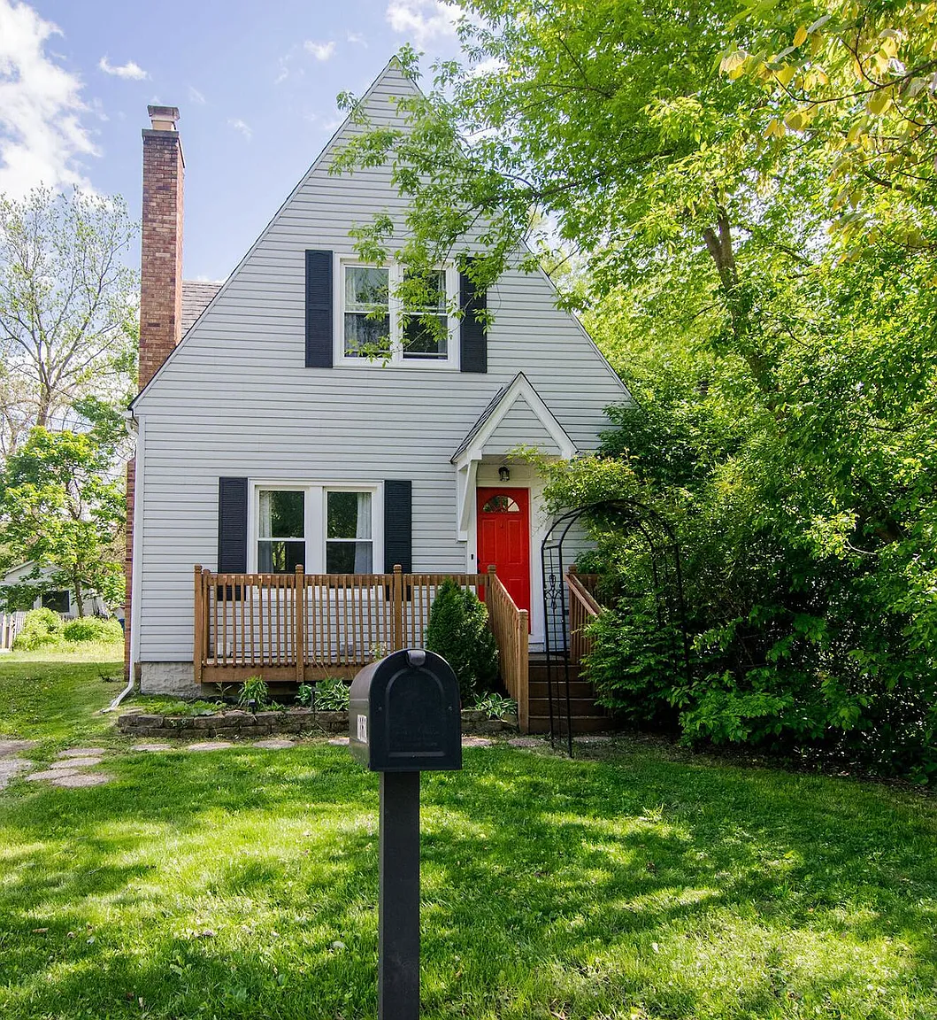 1362 Jewett Ave photo 1