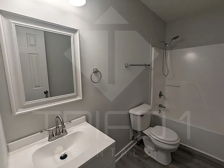 1001 E Bragg St — Photo 22