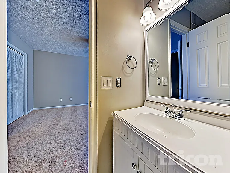 504 Lord Howe Rd — Photo 12
