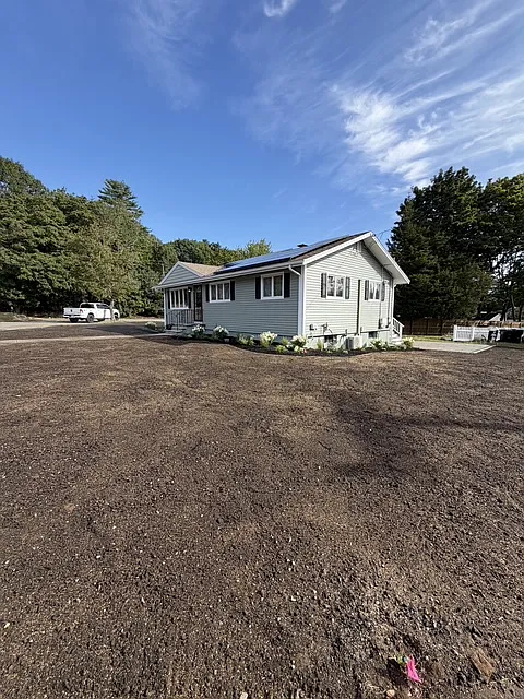 3 bed, 1.5 bath, 1360 sqft, $4,000 — Photo 2