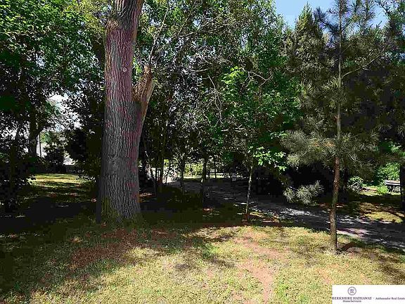3rd image of 7210 Blondo St