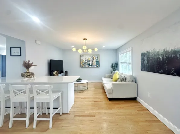 28 Arnold St #28, Quincy, MA 02169