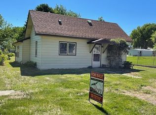 204 N Victoria St, Chambers, NE 68725