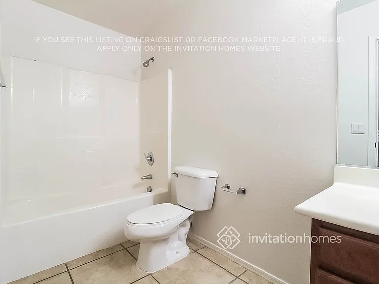 10821 W Taft St — Photo 15