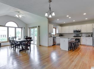 16014 Vernon Ave, Omaha, NE 68116