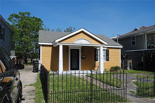 1st image of 3224 Live Oak St
