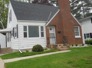 919 Sunset Dr #A, West Bend, WI 53095