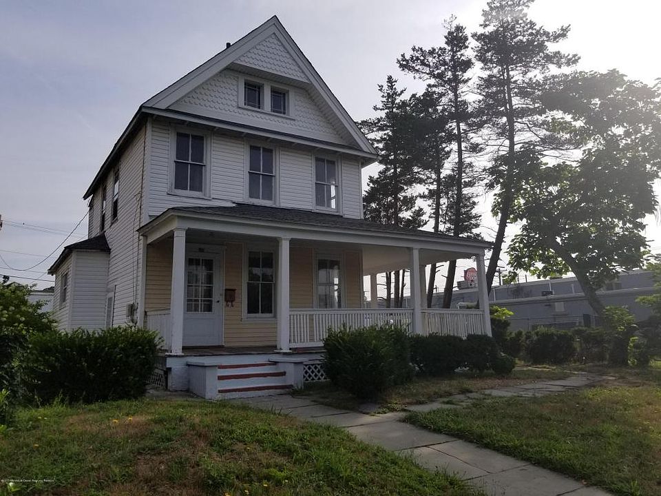 2nd image of 907 5th Ave