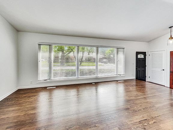 4th image of 8720 Lockwood Ave