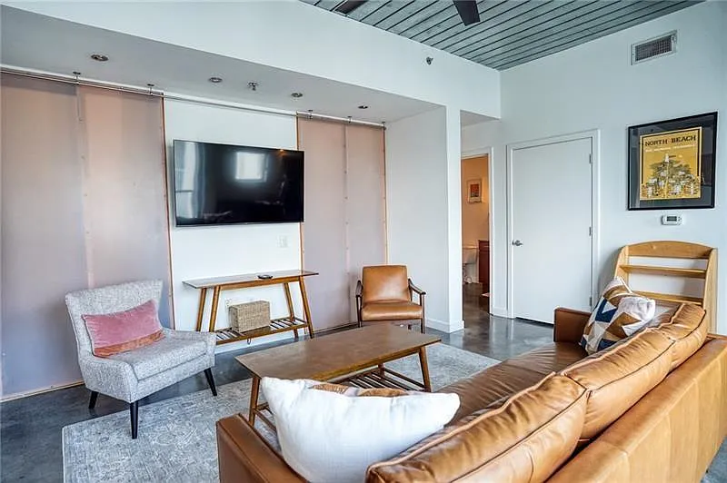 2 bed, 2.0 bath, 1015 sqft, $4,000 — Photo 3