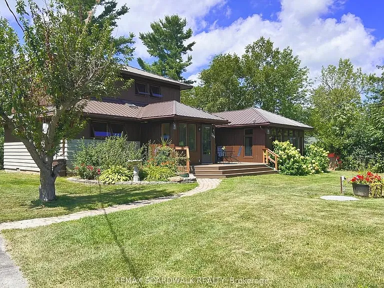 244 Sunset Dr — Photo 2