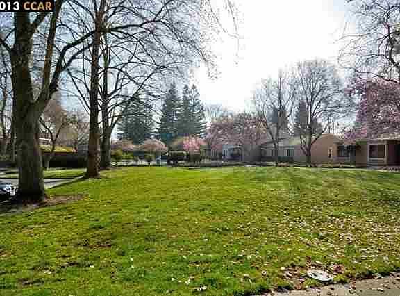 3rd image of 634 Sycamore Cir