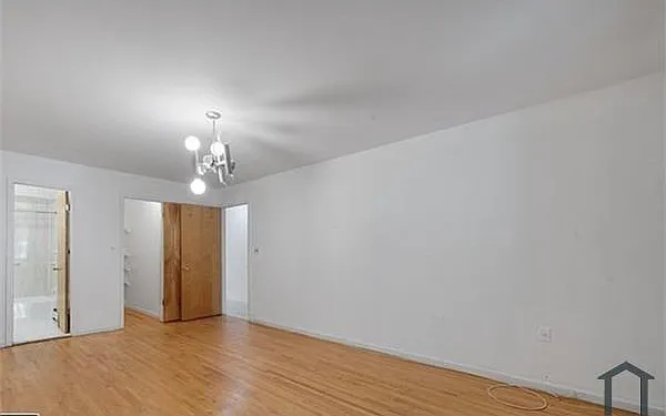 915 Avenue U #3
