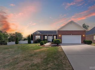 350 Regency Ct, Highland, IL 62249