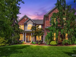 467 Oakshire Ln, Saint Louis, MO 63122