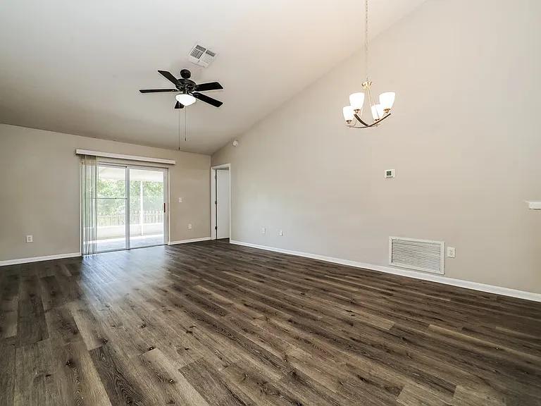 206 Lookout Dr — Photo 4