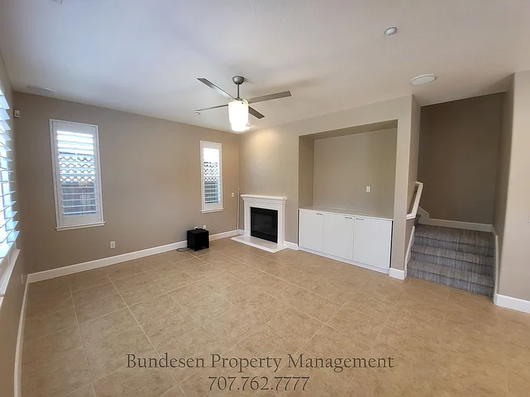 1727 Southgate Dr — Photo 9