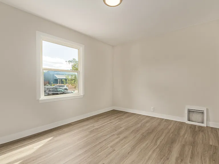 4415 Milwaukee St — Photo 17