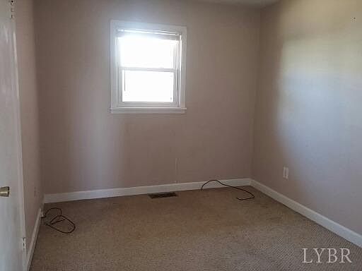 5th image of 114 Linden Cir