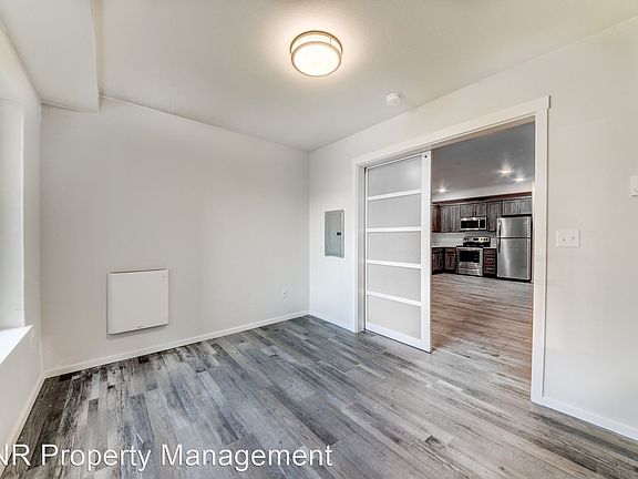 4th image of 2530 S 42nd St #306