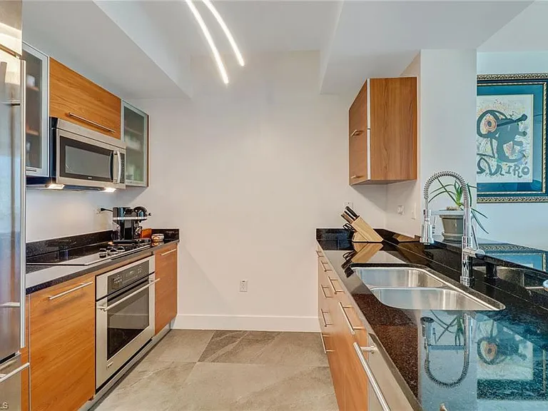 3000 Oasis Grand Blvd #606 — Photo 4