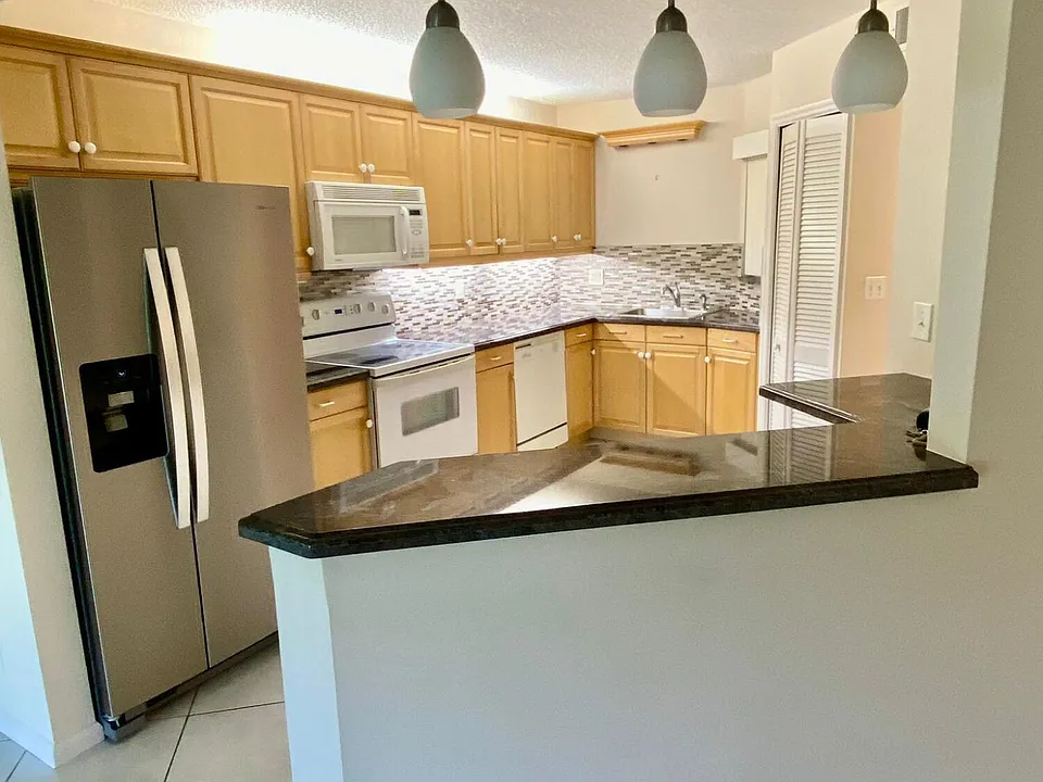 5900 Camino Del Sol #206