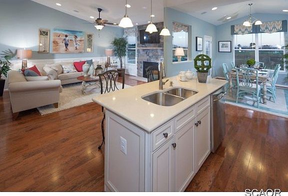 3rd image of 18685 Lakelands Dr