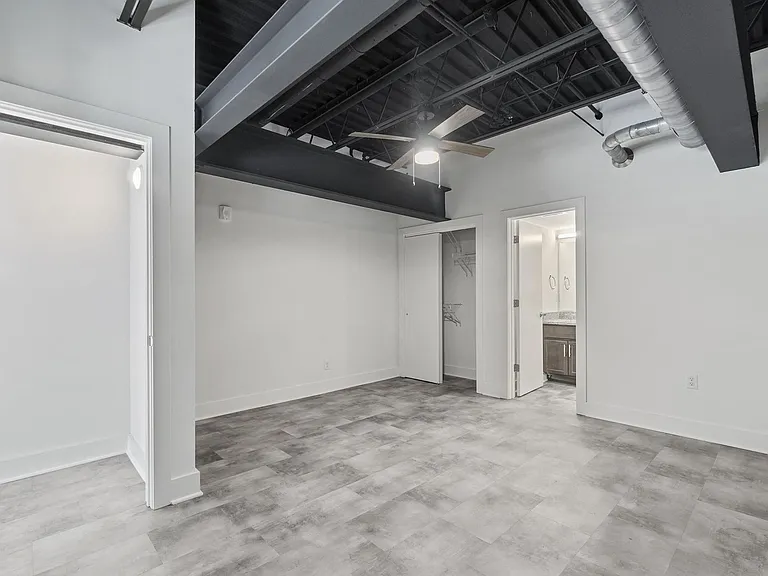 130 S Saratoga St — Photo 8
