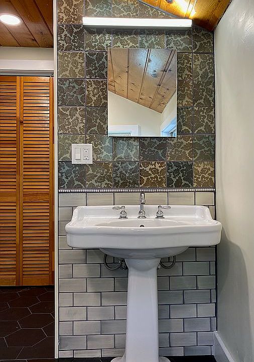 2nd fl. bathroom