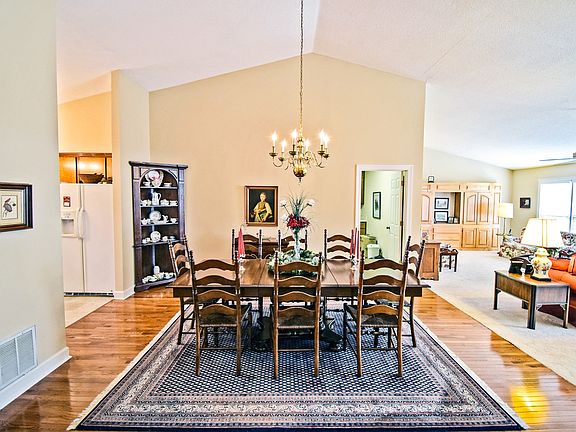 3rd image of 310 Kingswood Ct