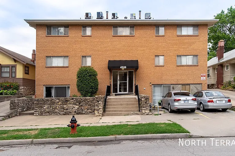 4521 Jefferson St #1 — Photo 3