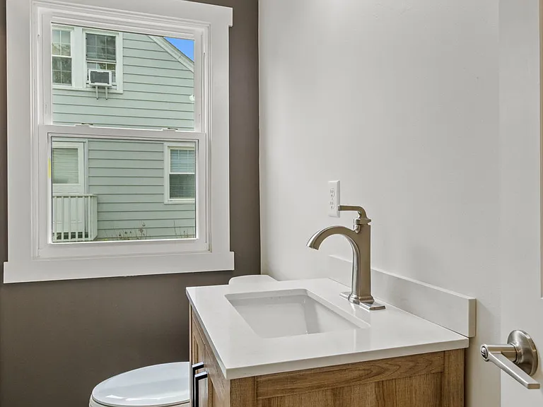 3908 Plymouth Rd — Photo 12