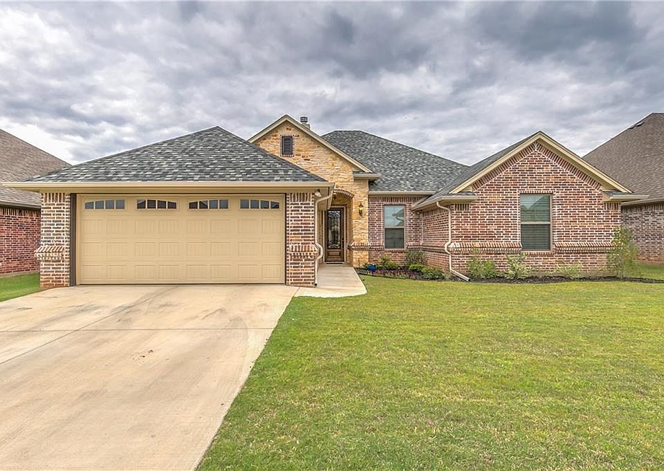 1st image of 309 Oar Wood Dr