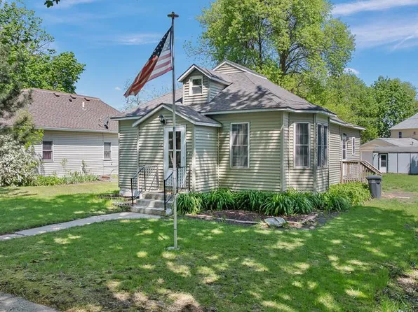 102 E Lyon St, Minneota, MN 56264