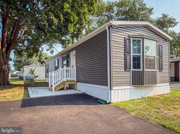 4128 Davis Dr, Morrisville, PA 19067