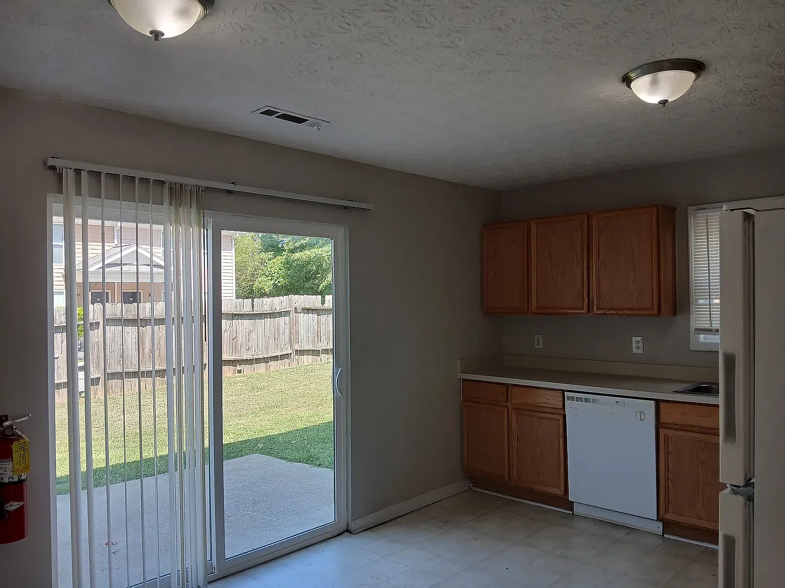 2 bed, 1.5 bath, 900 sqft, $1,425 — Photo 2