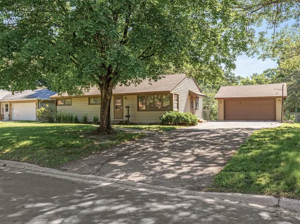 10449 York Ave S, Bloomington, MN 55431