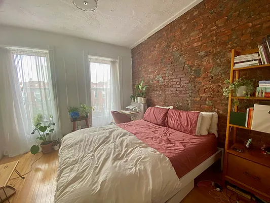 Rented by Delmark Realty LLC | media 21