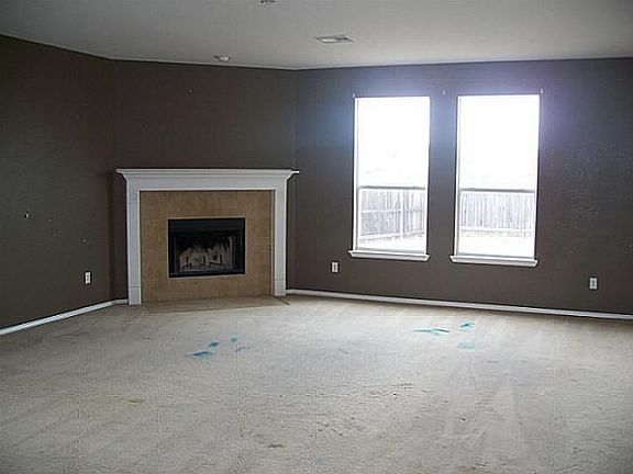 3rd image of 101 S Creekbend Dr